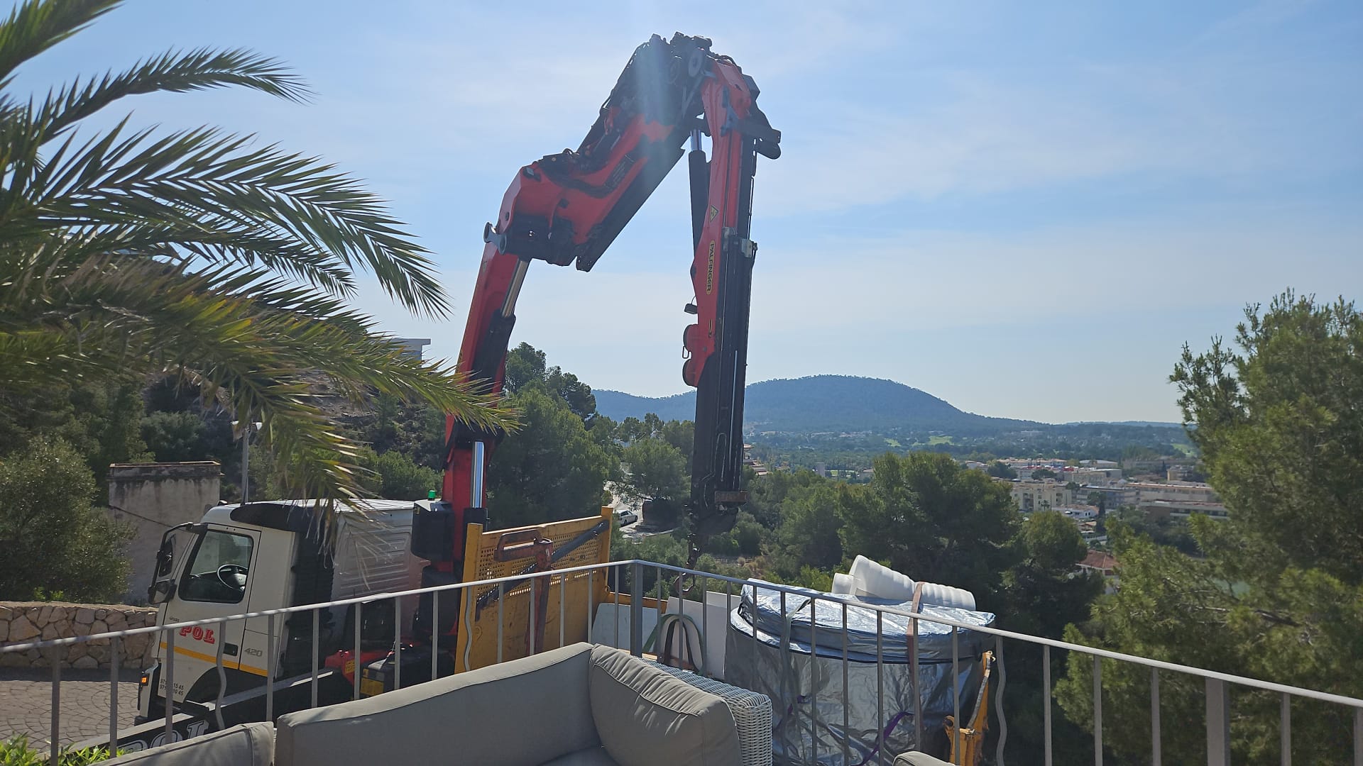 Crane-assisted jacuzzi installation in Mallorca